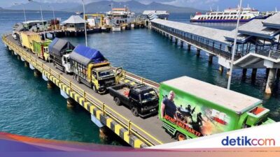 akses-ditutup,-puluhan-truk-berbalas-klakson-di-dermaga-ketapang