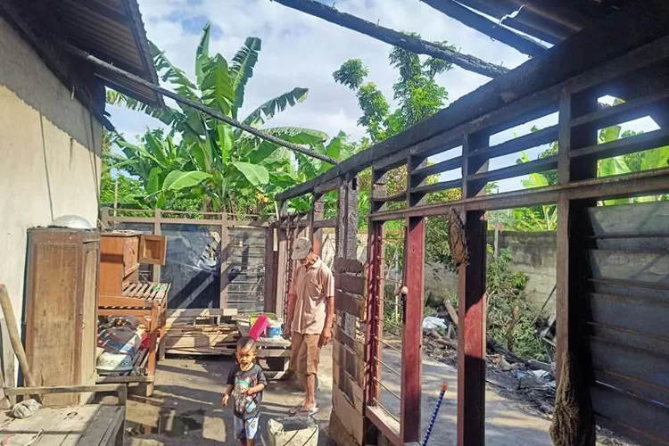 ditinggal-mengupas-kacang,-dapur-nenek-dusun-sumberjati,-desa-grajagan,-kecamatan-purwoharjo-hangus-terbakar