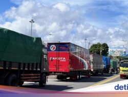 Polisi Berlakukan Buka Tutup Jalan Cegah Kemacetan di Ketapang