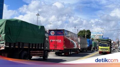 polisi-berlakukan-buka-tutup-jalan-cegah-kemacetan-di-ketapang
