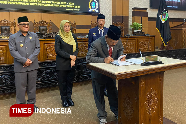 pemkab-dan-dprd-banyuwangi-sahkan-raperda-rpjmd-2025-2029-bersama-penyampaian-kua-ppas-2026-–-times-banyuwangi