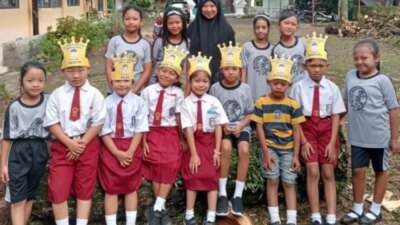 sdn-4-tegalarum-kecamatan-sempu-hanya-dapat-1-siswa,-mpls-ditemani-kakak-kelas
