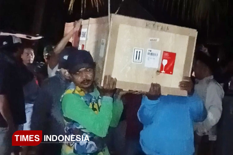 keluarga-sambut-histeris-jasad-pmi-asal-kota-banjar-yang-meninggal-di-hongkong-–-times-banyuwangi