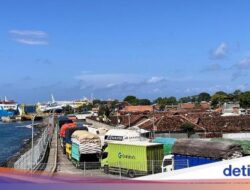 Cuma 2 Kapal Beroperasi, Pelabuhan Ketapang Pagi Ini Masih Macet Parah