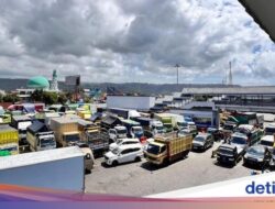 Saat Pelabuhan Ketapang Nyaris Lumpuh Usai 15 Kapal Dilarang Berlayar