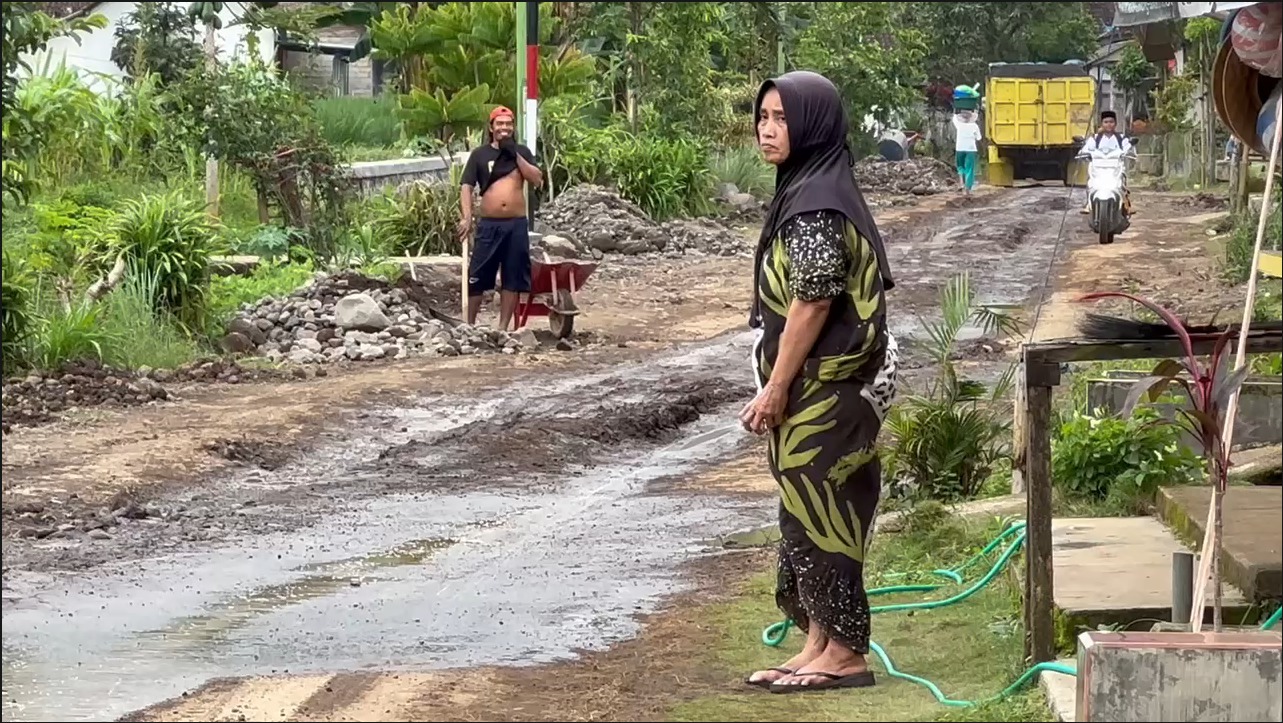 rusak-jalan-desa,-warga-minta-tambang-diduga-ilegal-di-songgon-ditutup