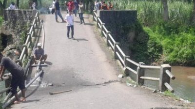 jembatan-sungai-lembu-ambles,-pemkab-banyuwangi-bangun-jalur-darurat