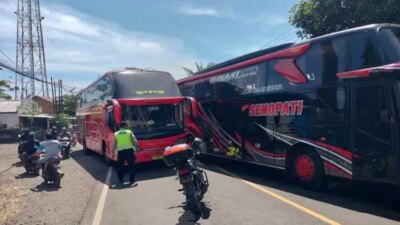 nekat-ngeblong!-polisi-tindak-tegas-sopir-bandel-penyebab-kemacetan-parah-banyuwangi–situbondo