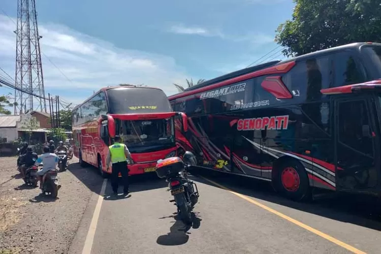 nekat-ngeblong!-polisi-tindak-tegas-sopir-bandel-penyebab-kemacetan-parah-banyuwangi–situbondo