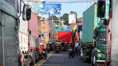 macet-ekstrem-di-jalur-ketapang–gilimanuk!-antrean-capai-30-km,-truk-dan-travel-terjebak-sehari-semalam