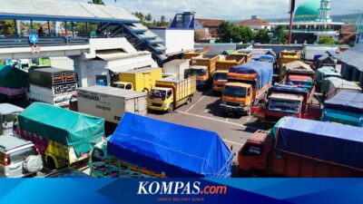 truk-wajib-timbang-dan-atur-muatan-sebelum-naik-kapal-di-pelabuhan-ketapang