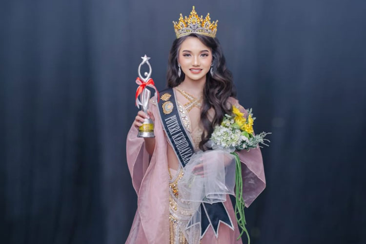kisah-machiko-kennedy,-perempuan-muda-yang-menembus-dunia-lewat-budaya-betawi-–-times-banyuwangi