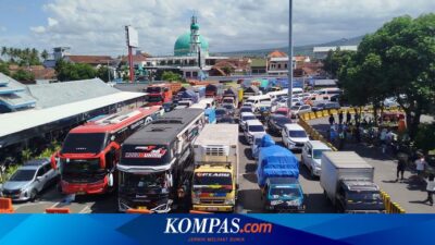 sopir-truk-tronton-blokir-pintu-keluar,-pelabuhan-ketapang-lumpuh
