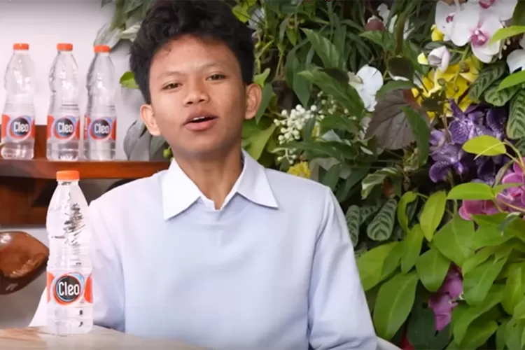 air-mata-farel-di-podcast-densu-bikin-netizen-nangis-bareng:-bocah-ini-disiksa,-diusir,-tapi-tetap-tersenyum