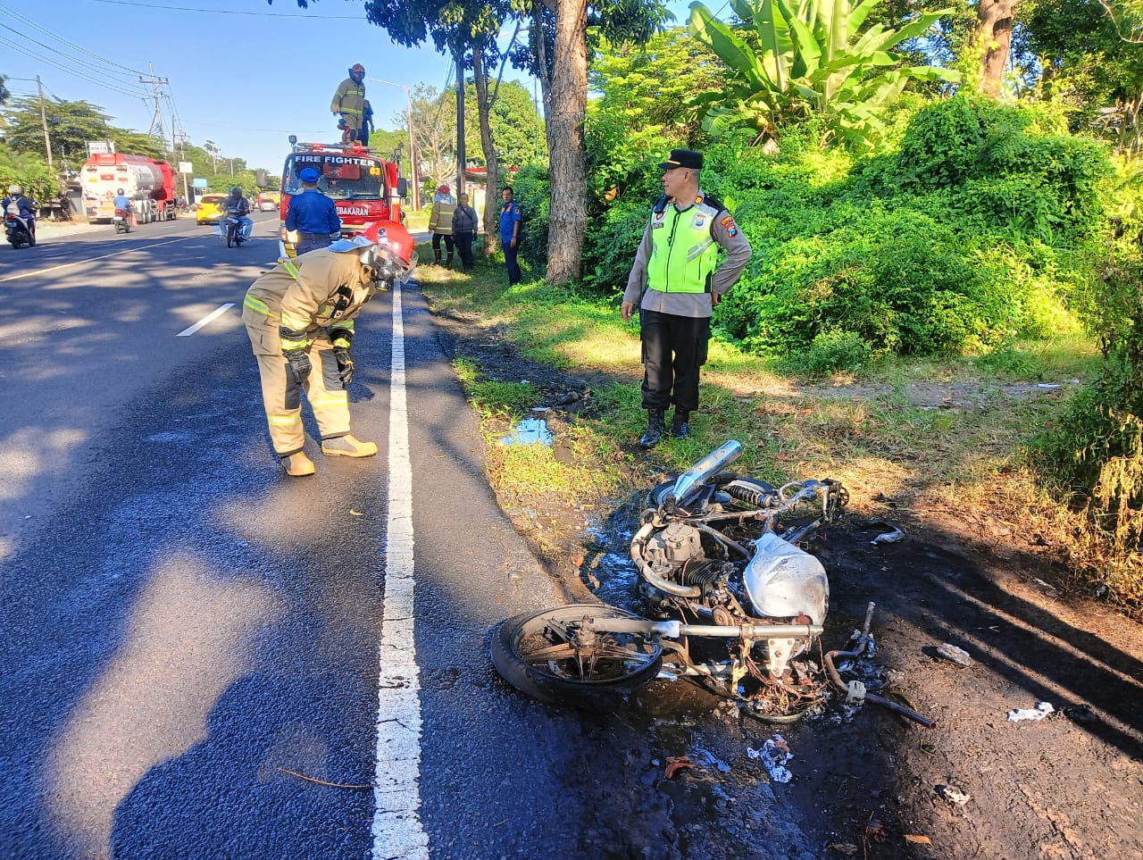 motor-jenis-suzuki-tander-di-kedayunan-banyuwangi,-dilahap-sijago-merah