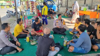 sosialisasi-operasi-patuh-satlantas-polresta-banyuwangi-ajak-ngopi-supir-truk