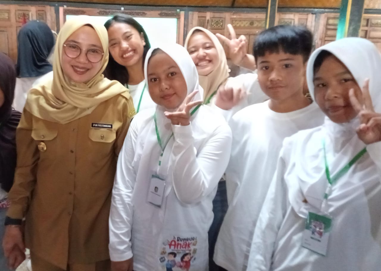 tiga-siswa-mts-darun-najah-wakili-kemenag-dalam-rembuk-anak-banyuwangi-2025