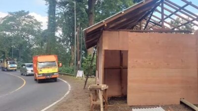 pos-semi-permanen-di-jalur-gumitir,-pertanda-penutupan-total-tinggal-hitungan-hari