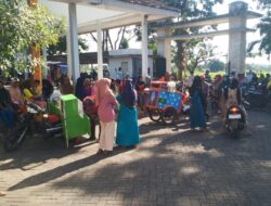 532 KPM Desa Alasbuluh Terima Bantuan Beras PKH Sebanyak 20 Kg per Orang