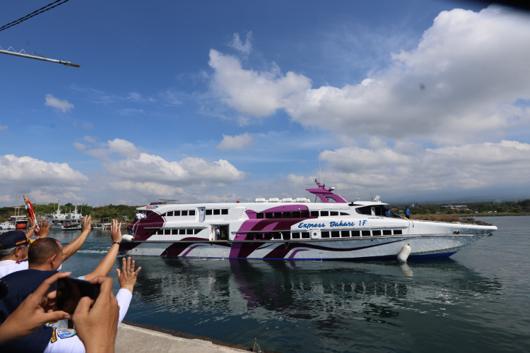 mulai-hari-ini,-kapal-cepat-banyuwangi-denpasar-resmi-beroperasi-–-times-banyuwangi