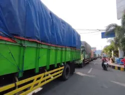 Antrean Panjang Kendaraan di Jalur Menuju Pelabuhan Ketapang Masih Terjadi