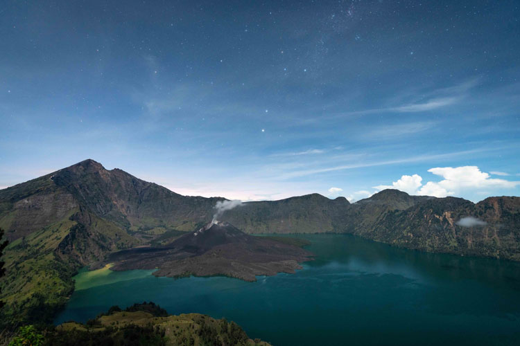btngr-tutup-jalur-pendakian-rinjani-mulai-1-agustus-2025-–-times-banyuwangi