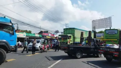 bupati-banyuwangi-ajukan-bantuan-penambahan-kapal,-bantu-urai-kemacetan-jalur-pelabuhan-ketapang