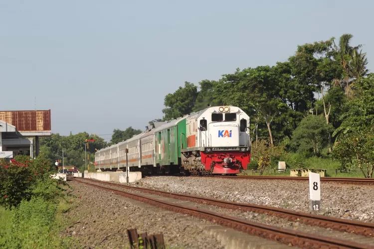 penumpang-kereta-api-pandanwangi-melonjak,-jalur-gumitir-ditutup,-banyuwangi-kota-terancam-lumpuh