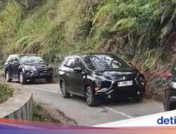 Gumitir Ditutup, Jalur Paltuding Banyuwangi Padat Kendaraan
