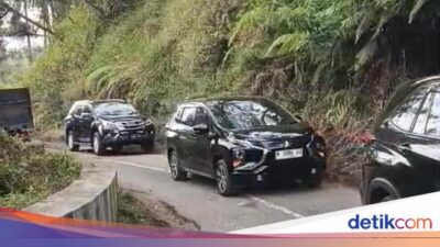 gumitir-ditutup,-jalur-paltuding-banyuwangi-padat-kendaraan