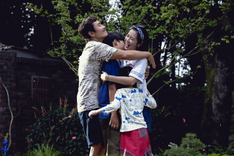 dibintangi-lee-byung-hun-dan-son-ye-jin,-no-other-choice-premier-di-venice-–-times-banyuwangi