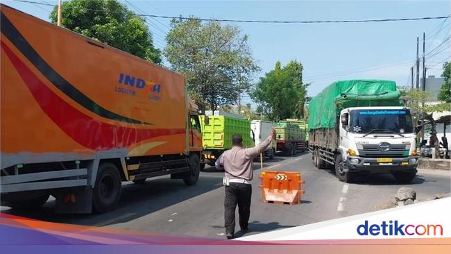 polisi-terjunkan-sepertiga-personel-atasi-macet-jalur-pelabuhan-ketapang