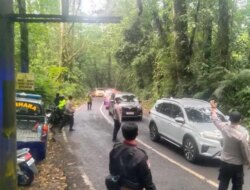 Truk dan Pikap Serbu Jalur Kawah Ijen! Rute Wisata Berubah Jadi Jalan Alternatif Paling Ekstrem