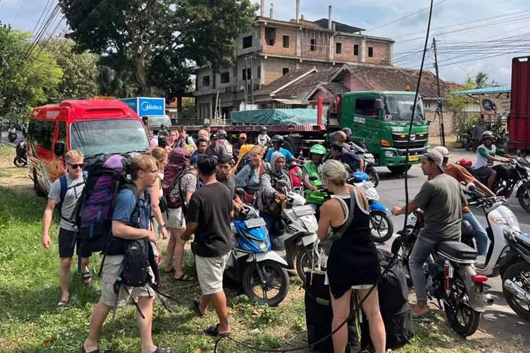 situasi-makin-gawat!-jalur-gumitir-ditutup,-ipuk-minta-buka-tutup-saja-biar-tak-lumpuh