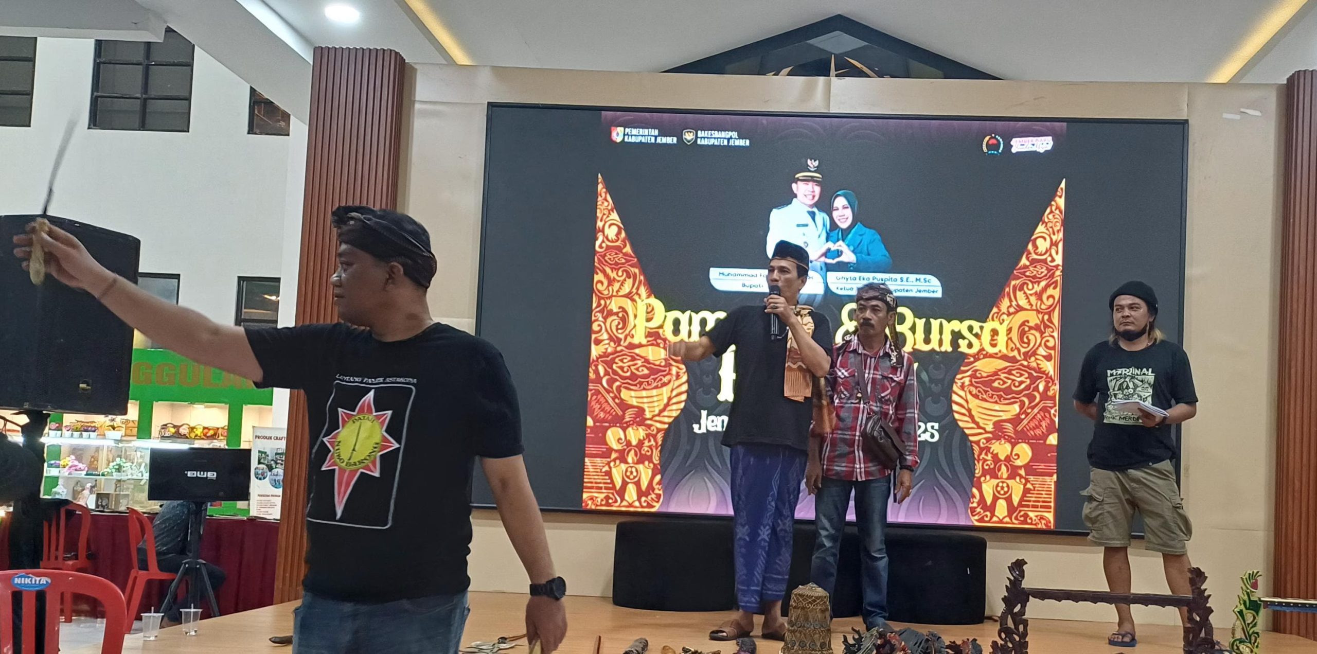 pameran-dan-bursa-keris-dalam-rangka-pameran-pusaka-nusantara-,-kirab-sedekah-bumi-kabupaten-jember