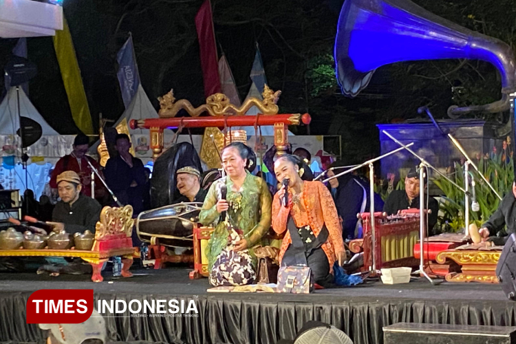 antusias-pengunjung-membludak-di-tong-tong-night-market-2025-–-times-banyuwangi