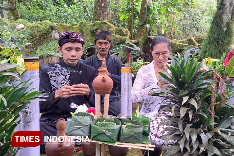 upacara-sakral-petik-tirta-amerta-jadi-pembukaan-festival-kali-brantas-#4-–-times-banyuwangi