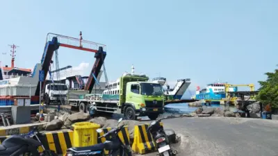 datangkan-satu-kapal-bantuan-di-lintas-ketapang-gilimanuk,-bantu-urai-kemacetan