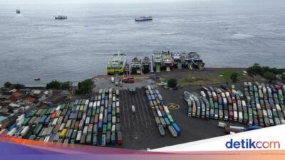 asdp-datangkan-1-kapal-tambahan-atasi-kemacetan-di-pelabuhan-ketapang