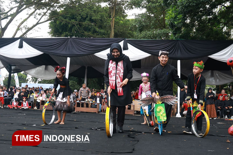 lestarikan-budaya,-banyuwangi-gelar-festival-memengan-tradisional-–-times-banyuwangi