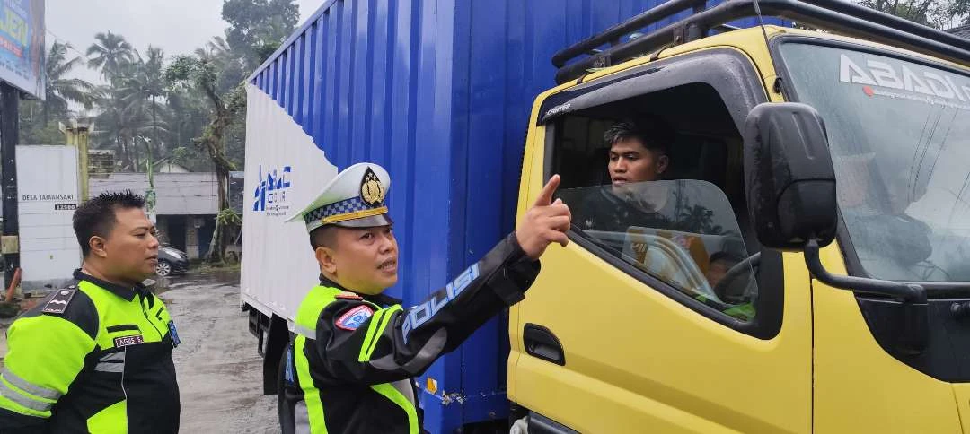 satlantas-polresta-banyuwangi-larang-kendaraan-barang-melintasi jalur ijen