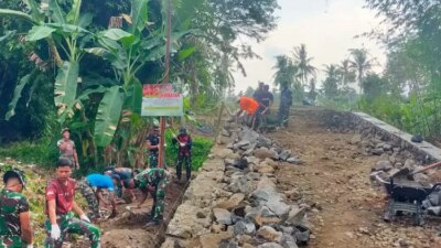 satgas-tmmd-ke-125-kodim-0825-banyuwangi-semangat-bangun-jembatan-penghubung-antardesa,-bisa-lancarkan-akses-transportasi-dan-mobilitas-warga