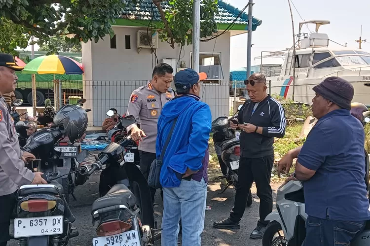 kapolresta-banyuwangi-tinjau-langsung-pelabuhan-bulusan,-dorong-percepatan-penguraian-antrian-truk