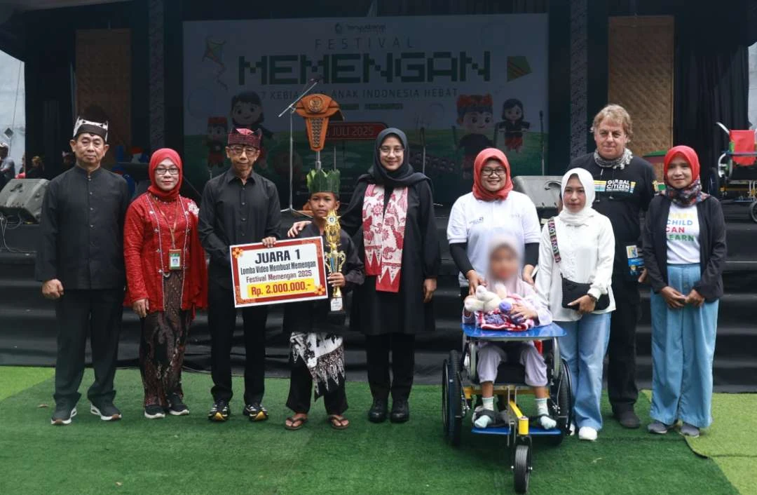25-anak-penyandang-cerebral-palsy-dapat-bantuan-kursi-roda-khusus