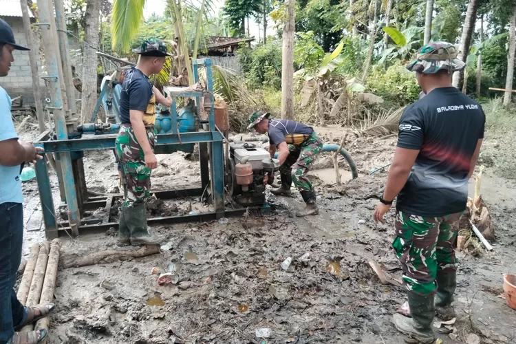 kehadiran-sumur-bor-tmmd-banyuwangi-mulai-dirasakan-warga.-dulu-harus-jalan-kaki-cukup-jauh,-kini-warga-bisa-mendapatkan-air-bersih-dengan-mudah