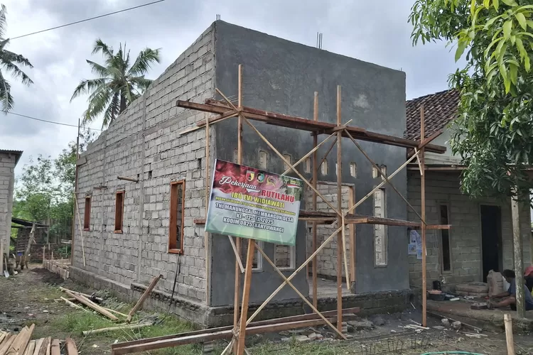 satgas-tmmd-ke-125-kodim-banyuwangi-bangun-rumah-tidak-layak-huni-untuk-warga-kurang-mampu-di-siliragung