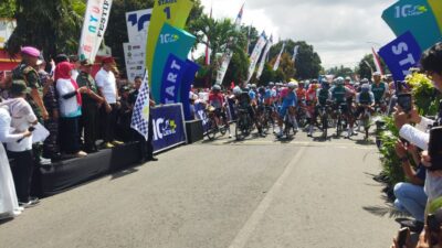 pembukaan-tour-de-banyuwangi-ijen-2025-etape-i-digelar-di-pesanggaran