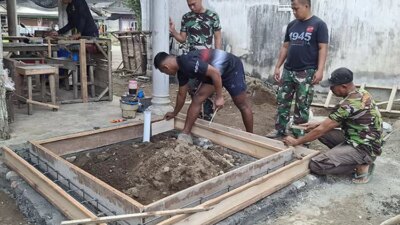 dulu-bab-di-kebun,-kini-punya-mck-sendiri!-aksi-tni-bikin-haru-warga-kesilir-banyuwangi