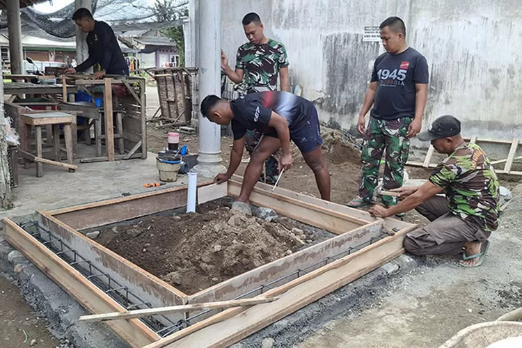 dulu-bab-di-kebun,-kini-punya-mck-sendiri!-aksi-tni-bikin-haru-warga-kesilir-banyuwangi