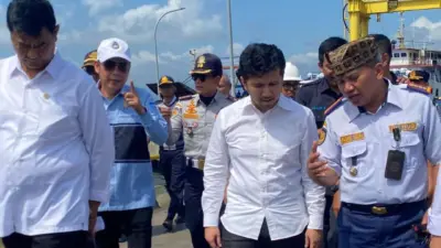 wagub-jarim-emil-dardak-tinjau-pelabuhan-ketapang,-cari-solusi-cegah-kemacetan-terjadi-lagi